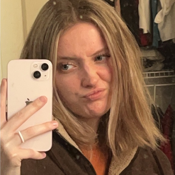 Meet your Posher, Briana - Picture 1 of 1